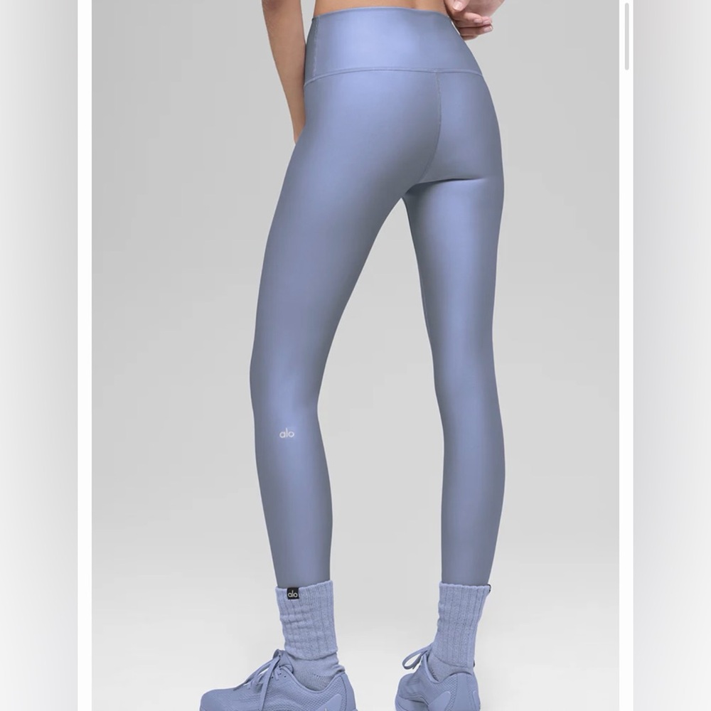 ALO Yoga High-Rise Air Lift Leggings in Winter Frost colour